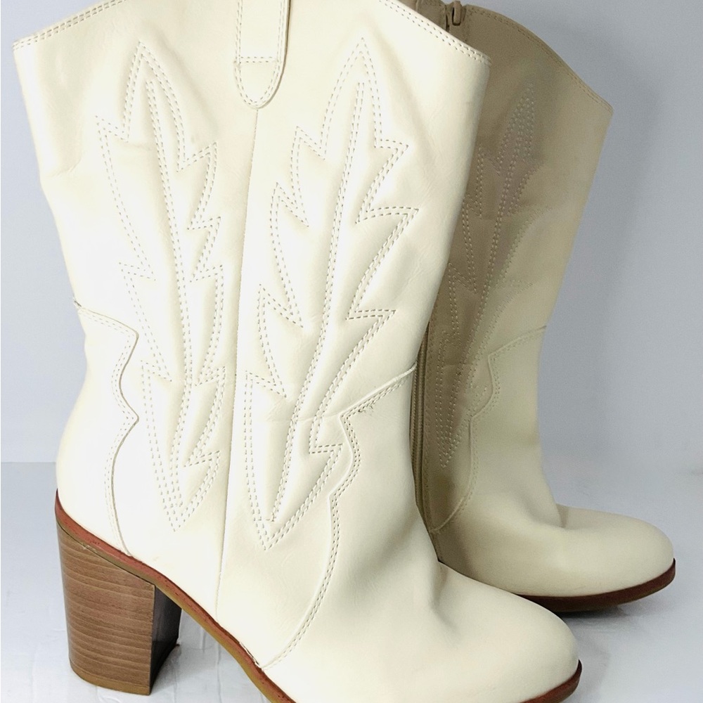 Torrid Western Booties 9.5WW Wide Mid Shaft Heeled Trendy Cowgirl Style